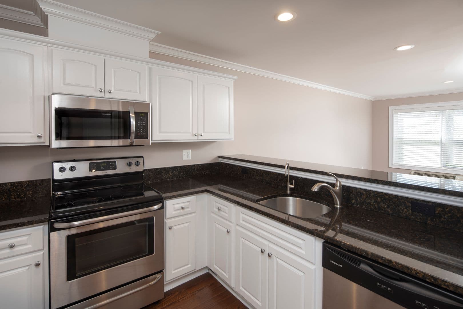 Bergenfield Apartment: 47 Legion Drive