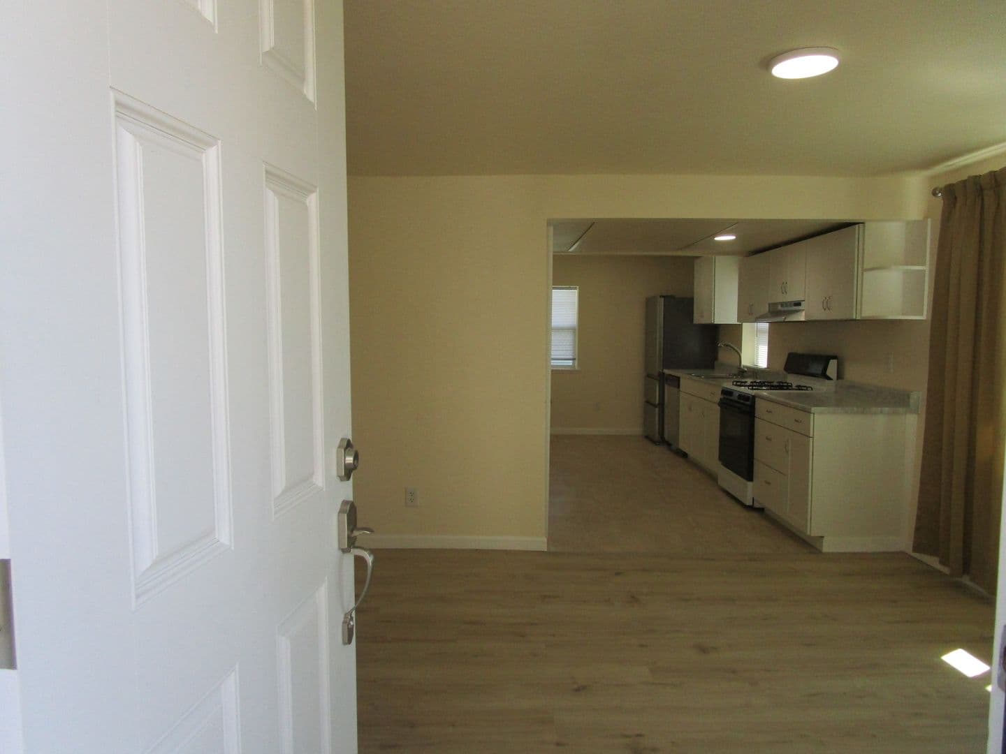Oakley House: 4768-29L Sandmound Blvd.