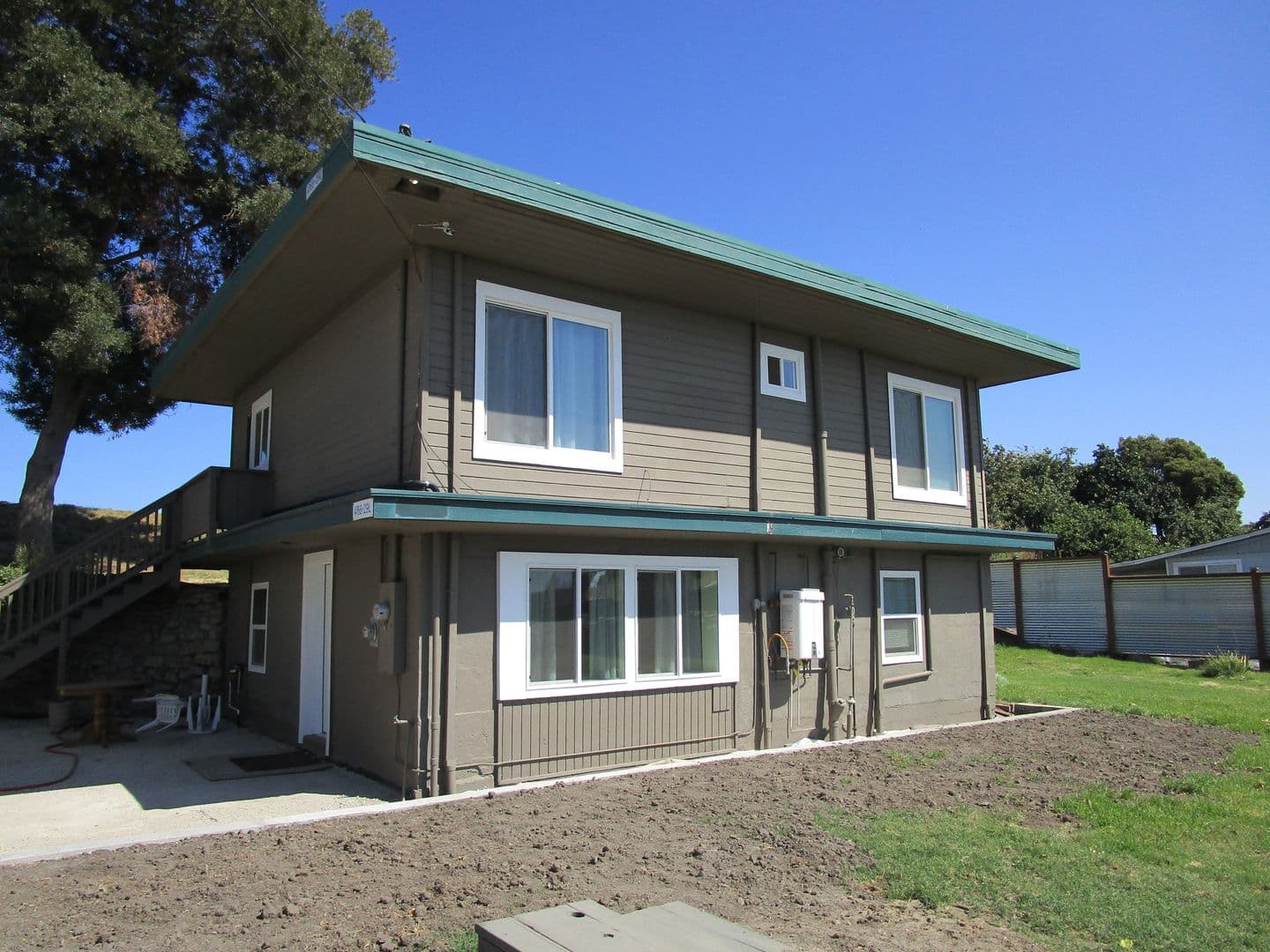 Oakley House: 4768-29L Sandmound Blvd.