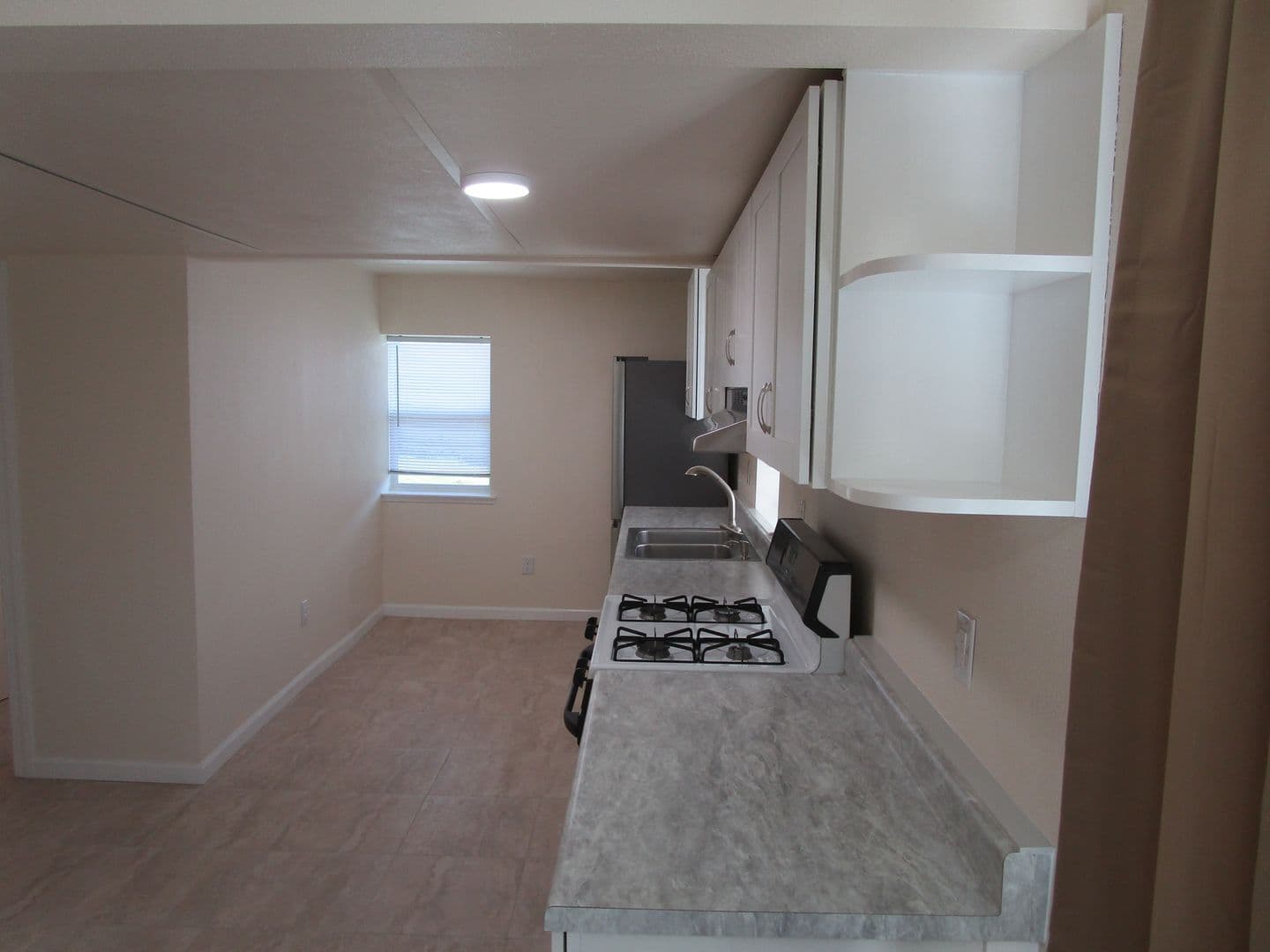 Oakley House: 4768-29L Sandmound Blvd.