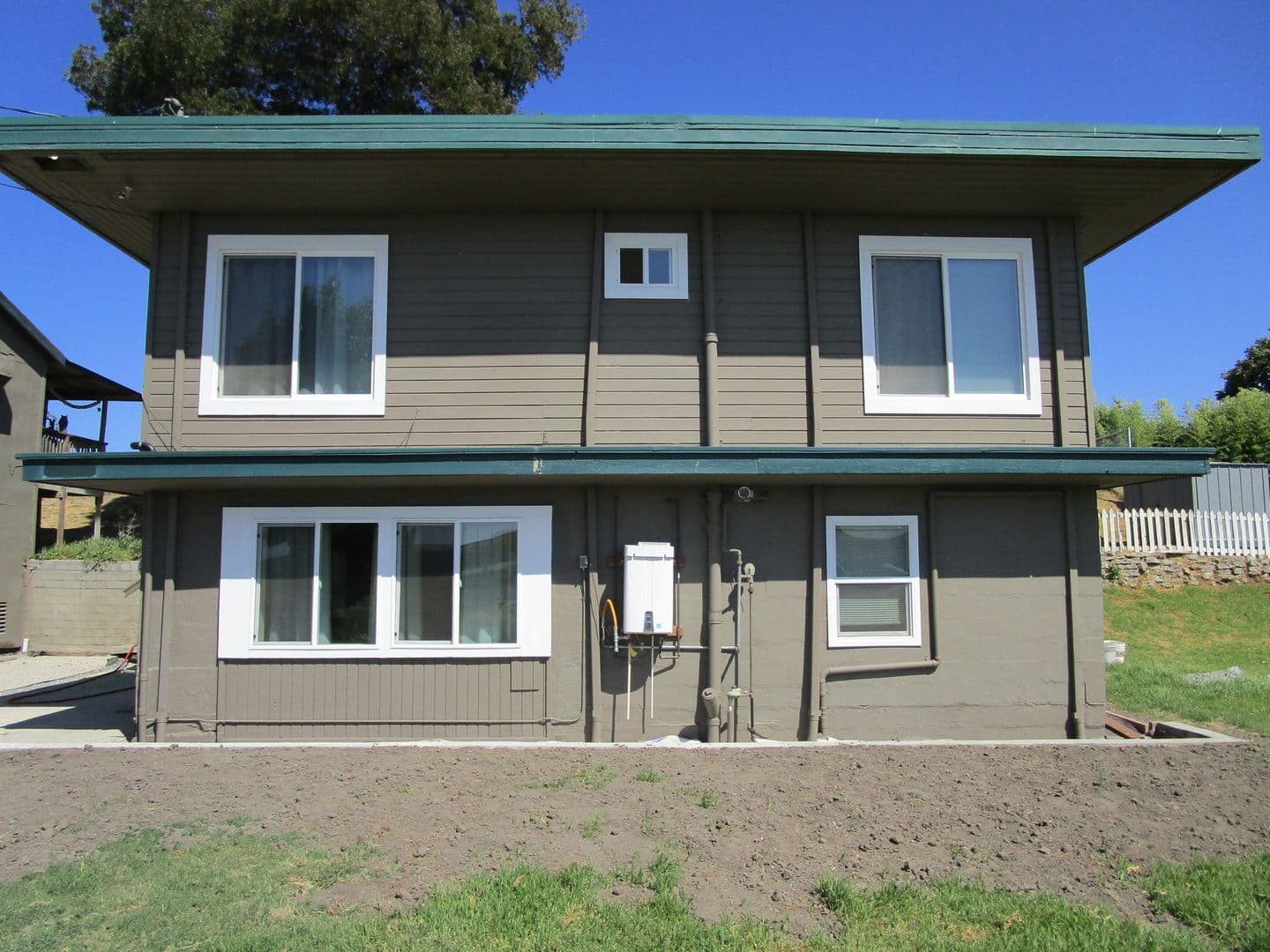 Oakley House: 4768-29L Sandmound Blvd.