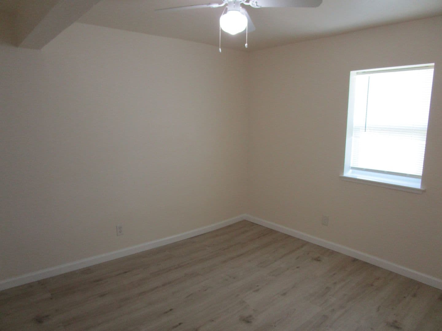 Oakley House: 4768-29L Sandmound Blvd.