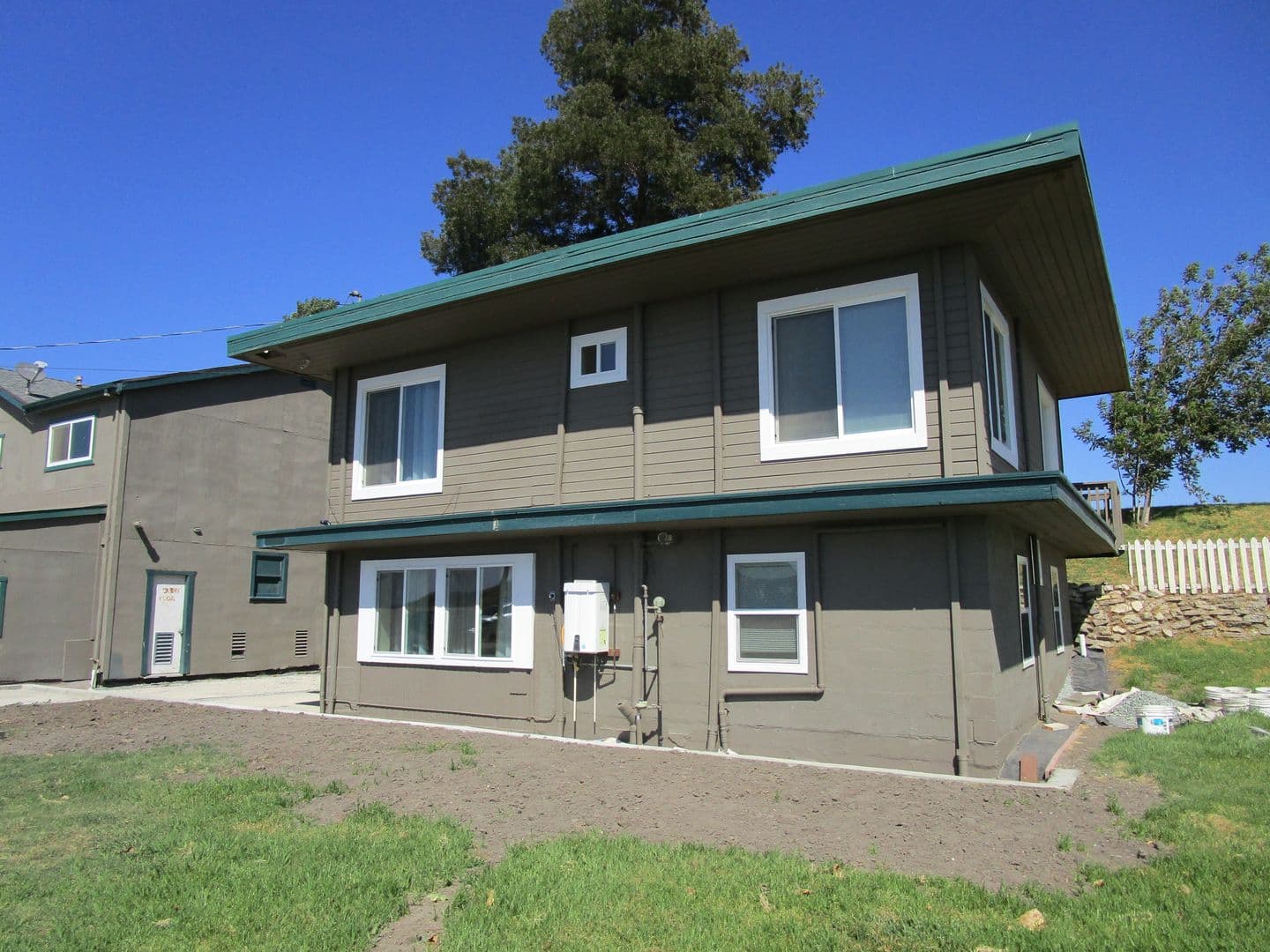 Oakley House: 4768-29L Sandmound Blvd.