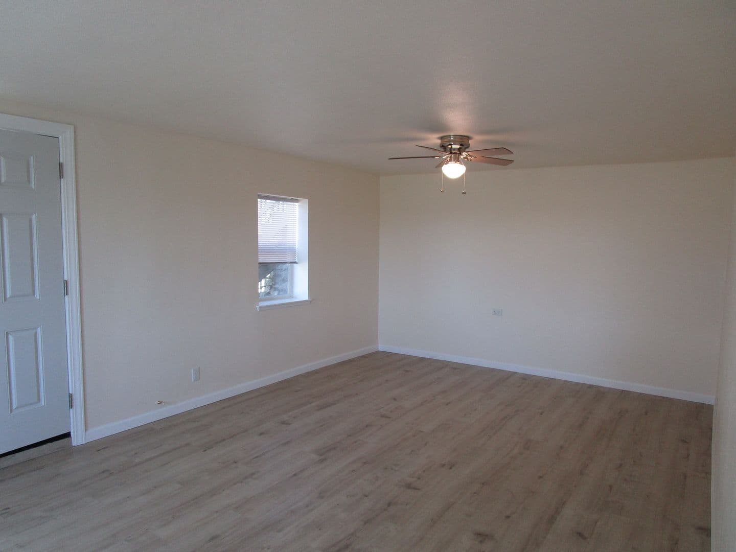Oakley House: 4768-29L Sandmound Blvd.
