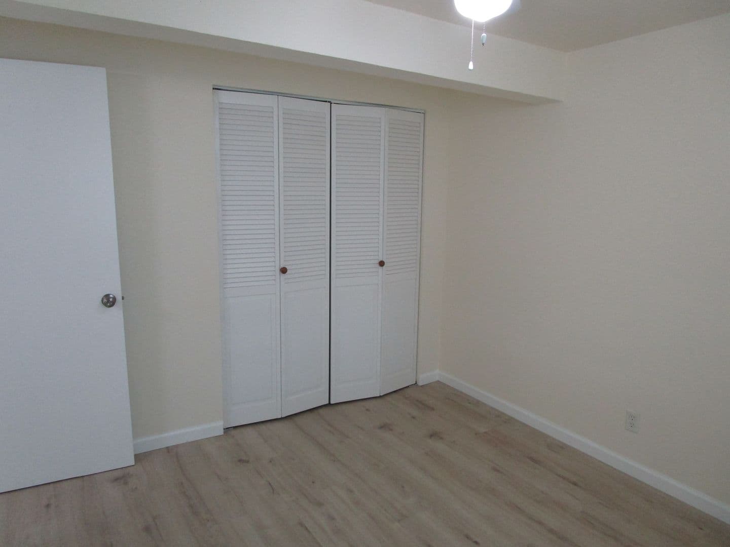 Oakley House: 4768-29L Sandmound Blvd.