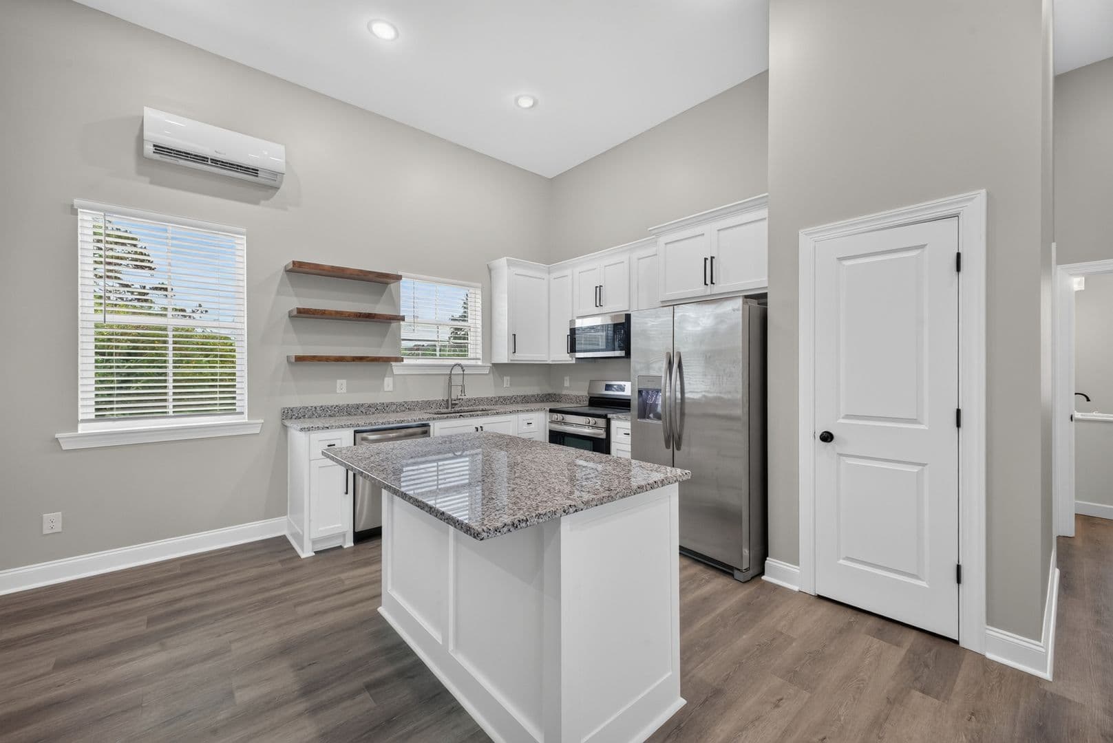 Augusta Apartment: 517 Dupont Drive