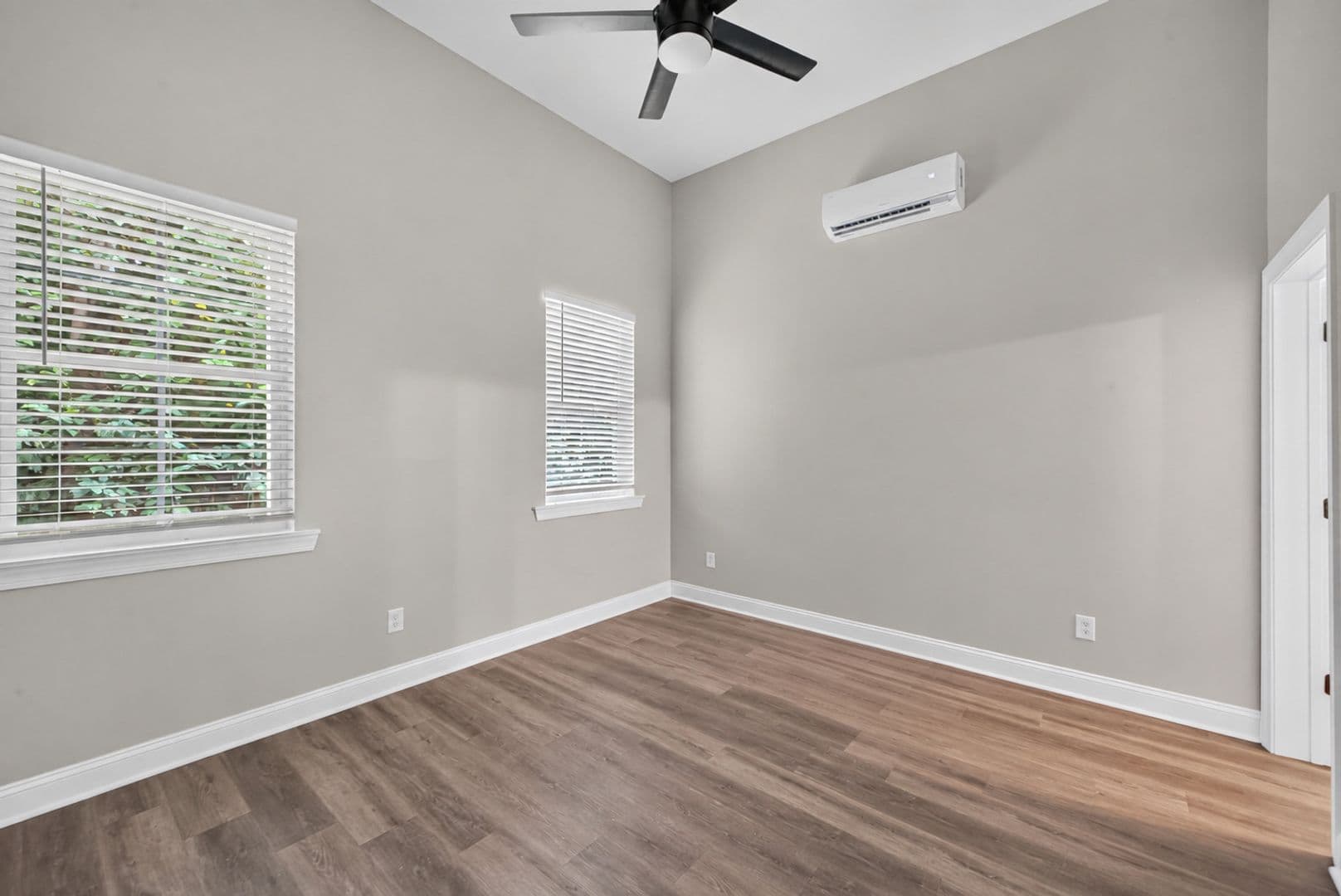 Augusta Apartment: 517 Dupont Drive