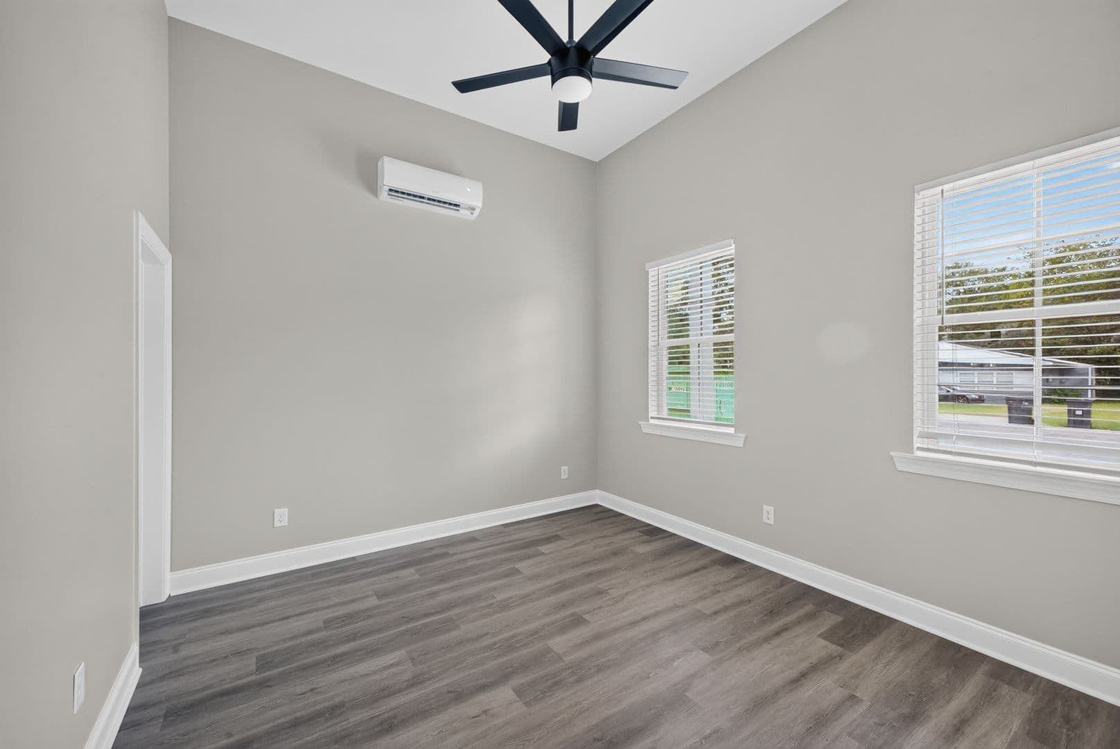 Augusta Apartment: 517 Dupont Drive