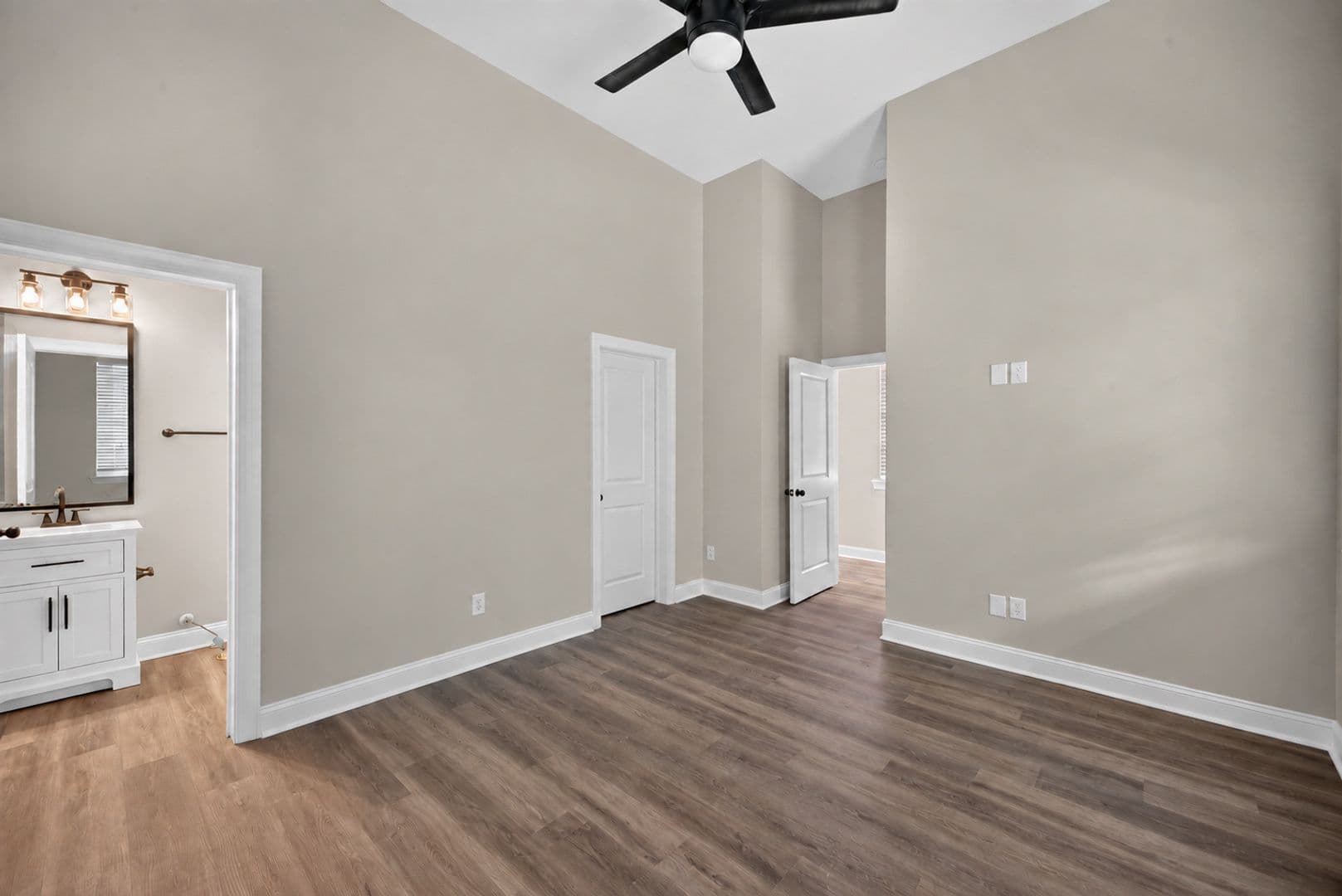 Augusta Apartment: 517 Dupont Drive