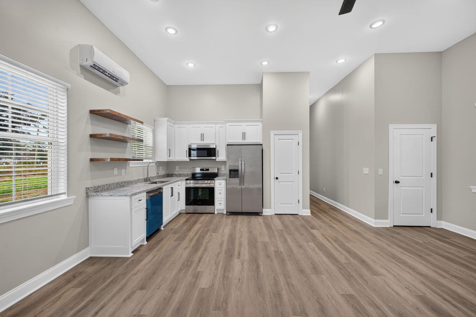 Augusta Apartment: 517 Dupont Drive