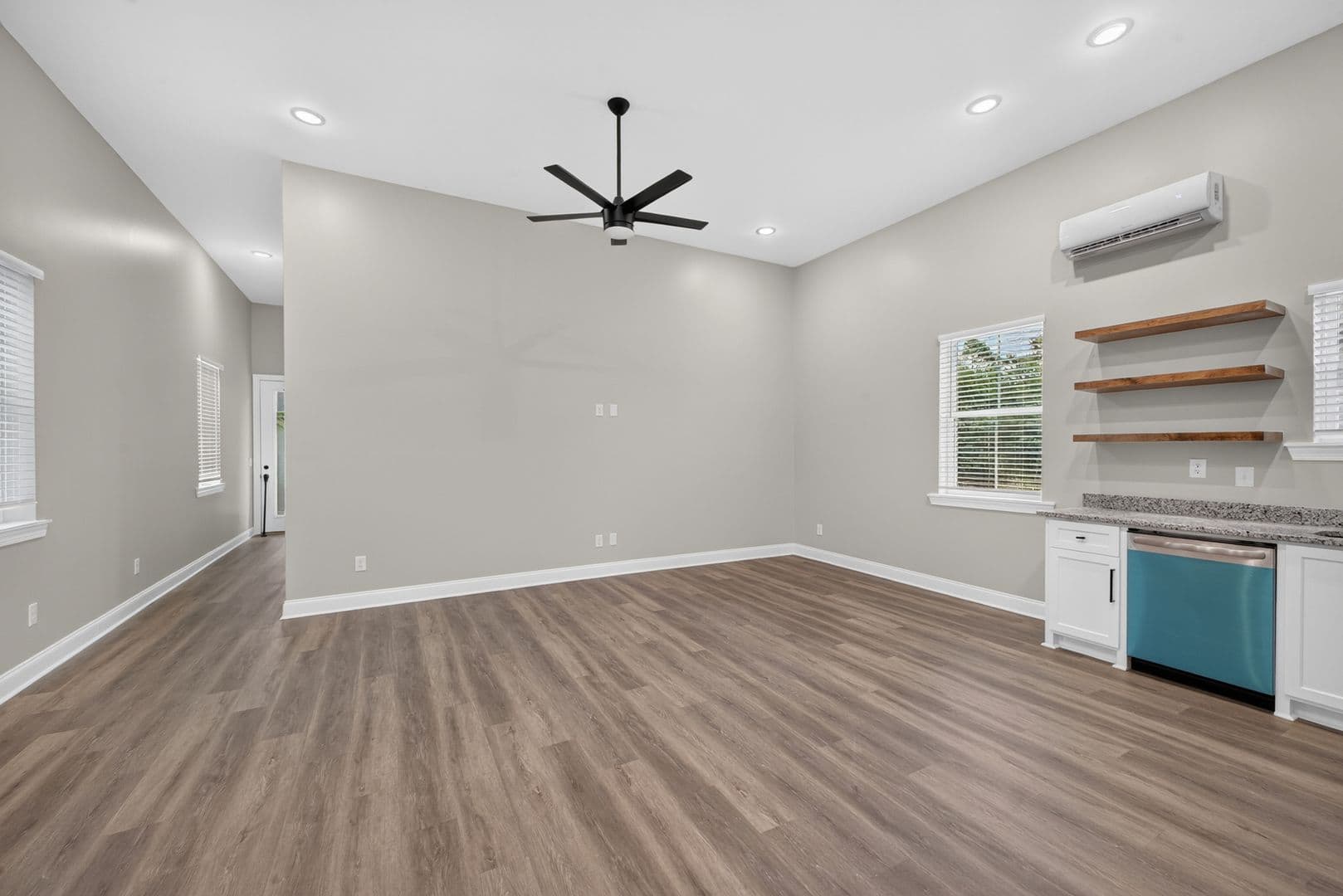 Augusta Apartment: 517 Dupont Drive