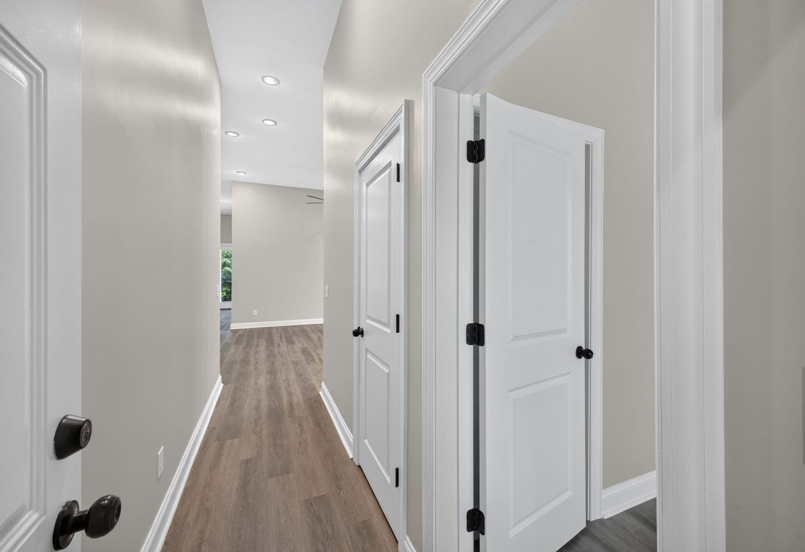 Augusta Apartment: 517 Dupont Drive