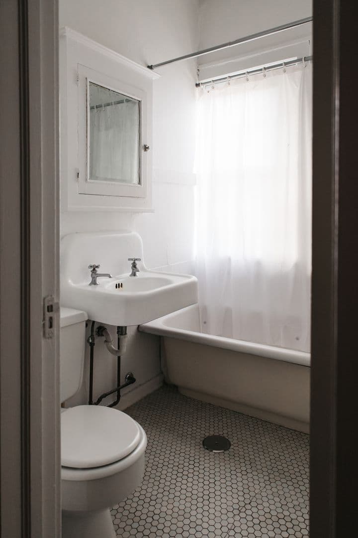 Minneapolis Apartment: 3219 Lyndale Ave S