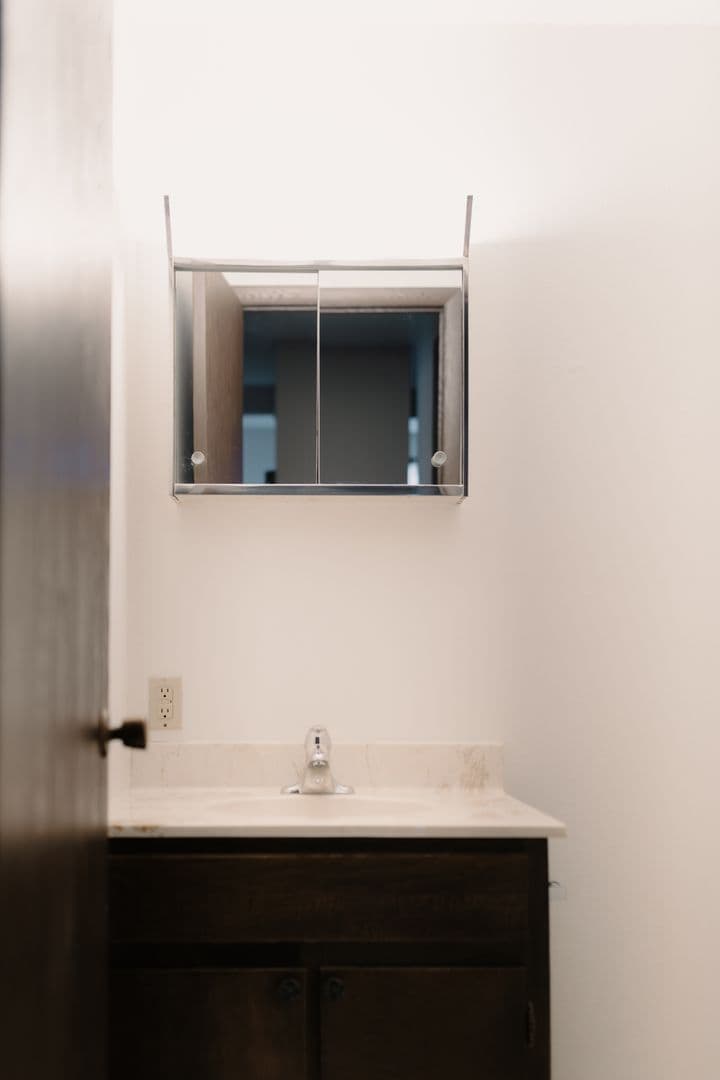 Litchfield Apartment: 810 E 2nd St