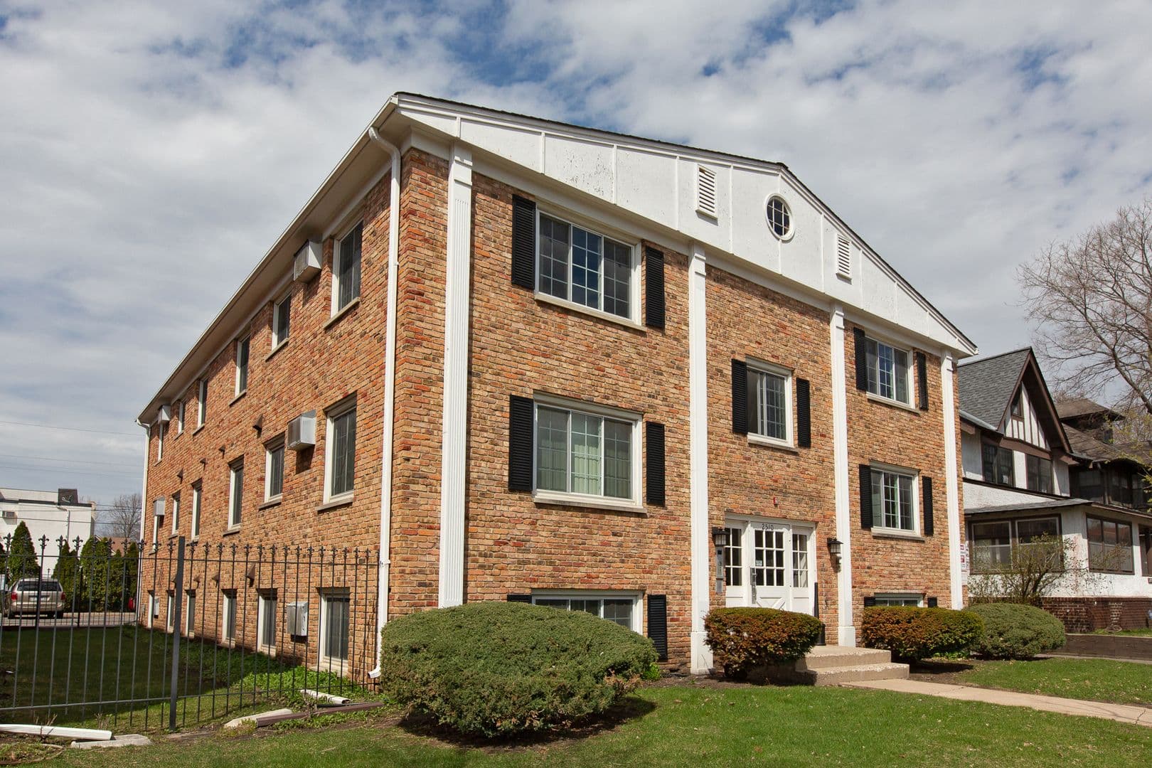 Minneapolis Apartment: 2510-2516 Grand Avenue South