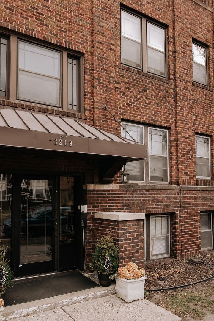 Minneapolis Apartment: 3219 Lyndale Ave S