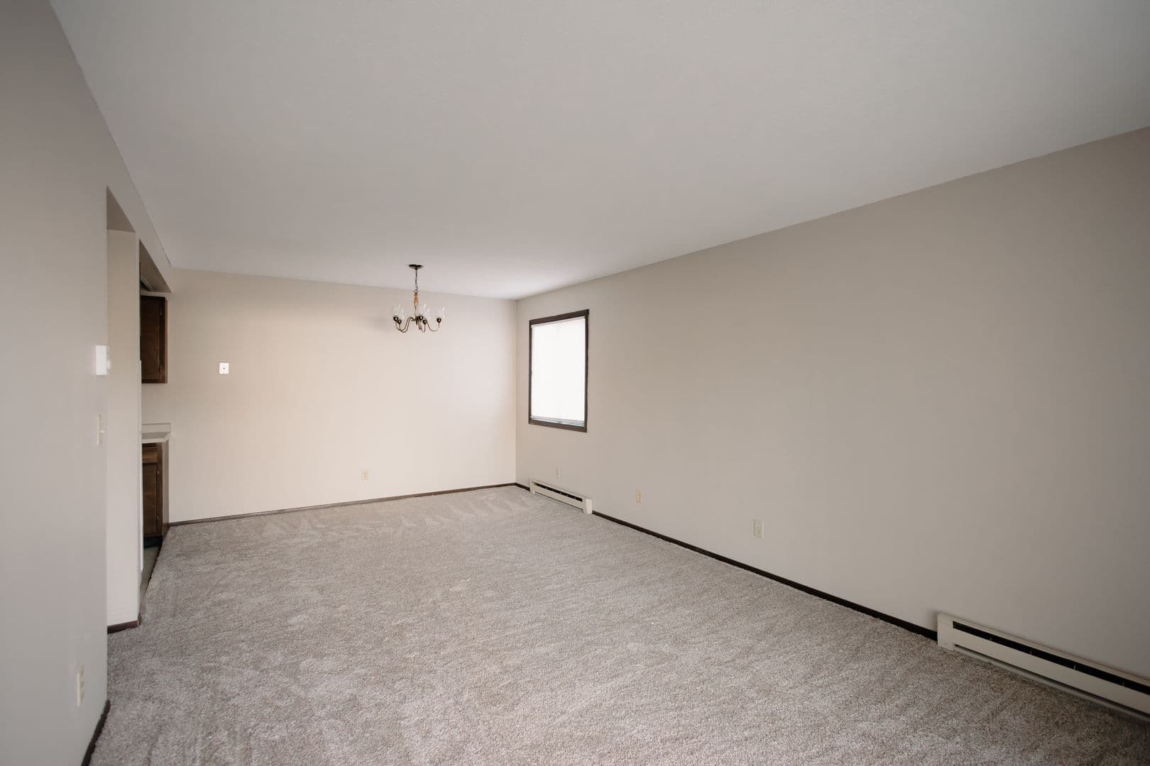 Litchfield Apartment: 810 E 2nd St