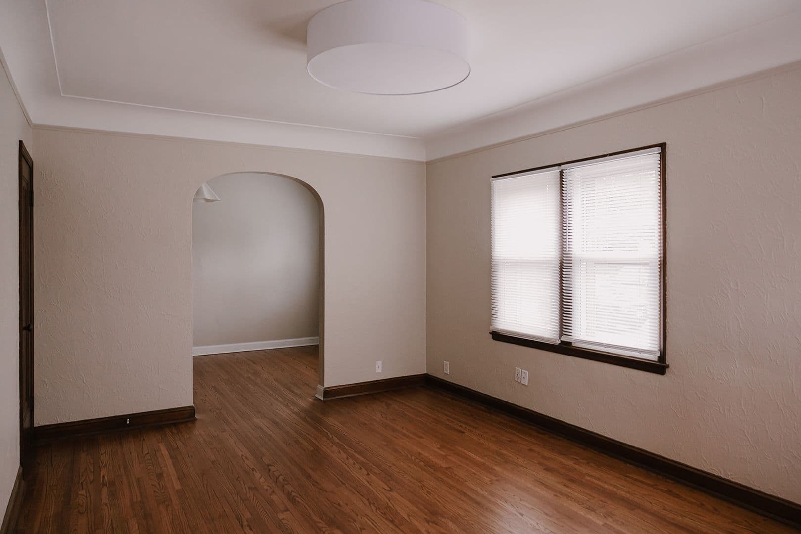 Minneapolis Apartment: 2549 Harriet Ave