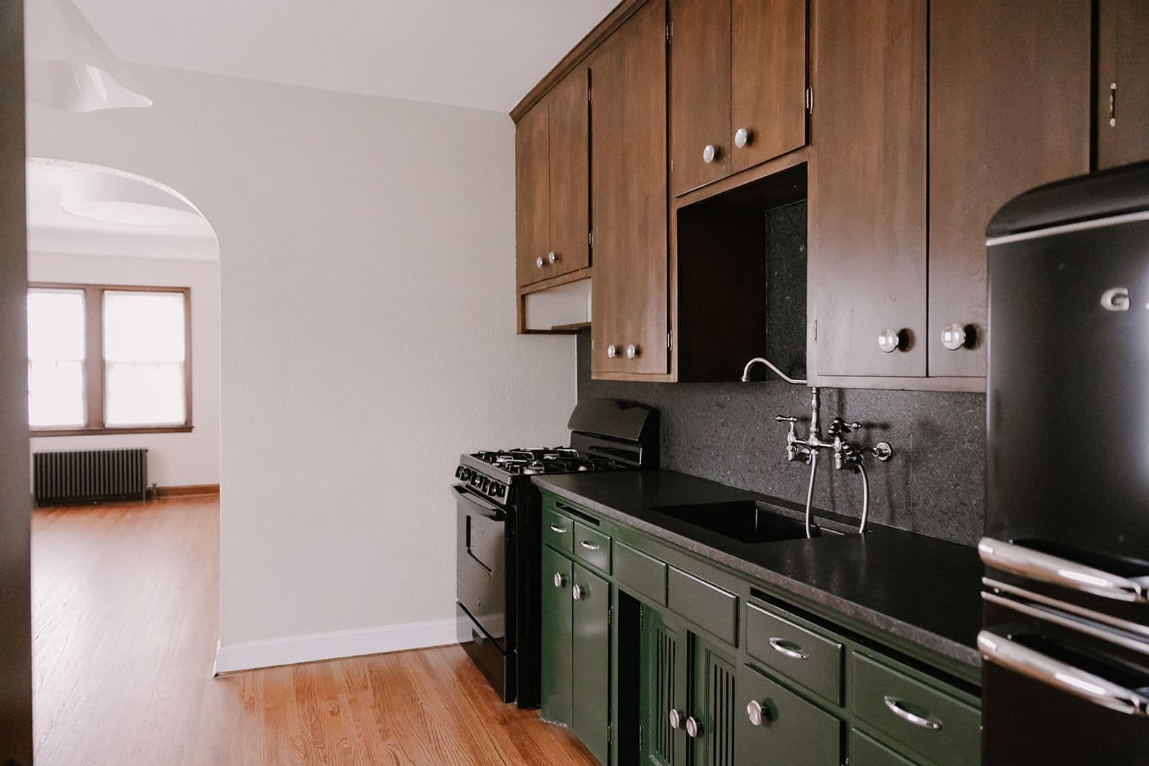 Minneapolis Apartment: 2549 Harriet Ave