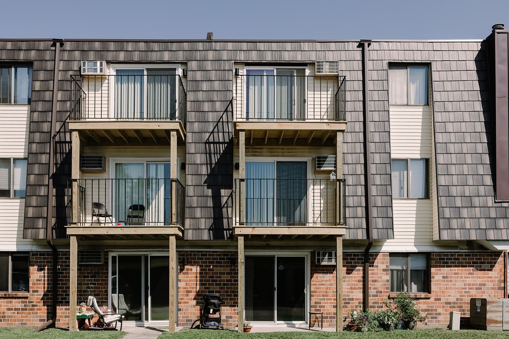 Litchfield Apartment: 810 E 2nd St