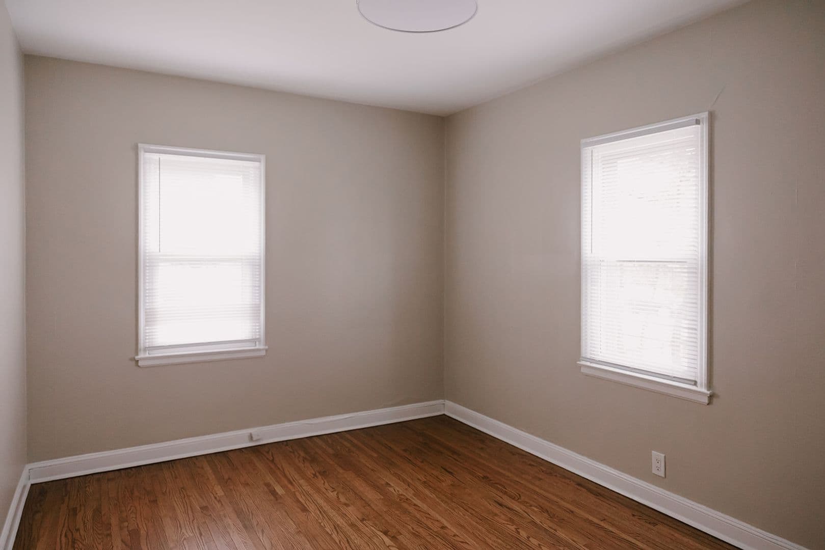 Minneapolis Apartment: 2549 Harriet Ave