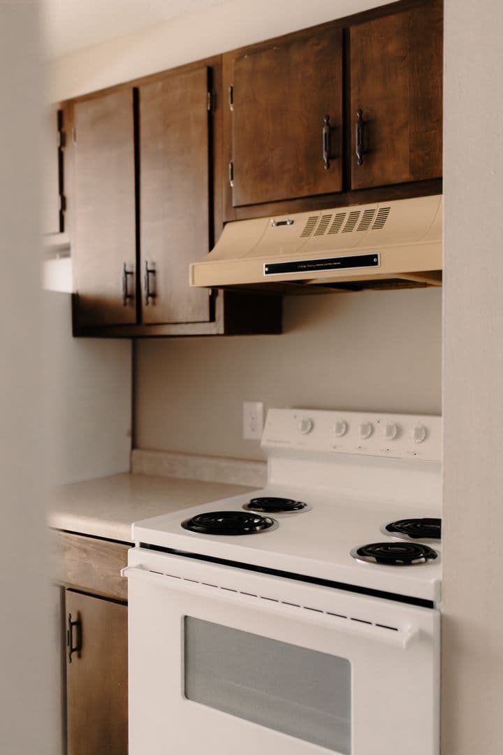 Litchfield Apartment: 810 E 2nd St