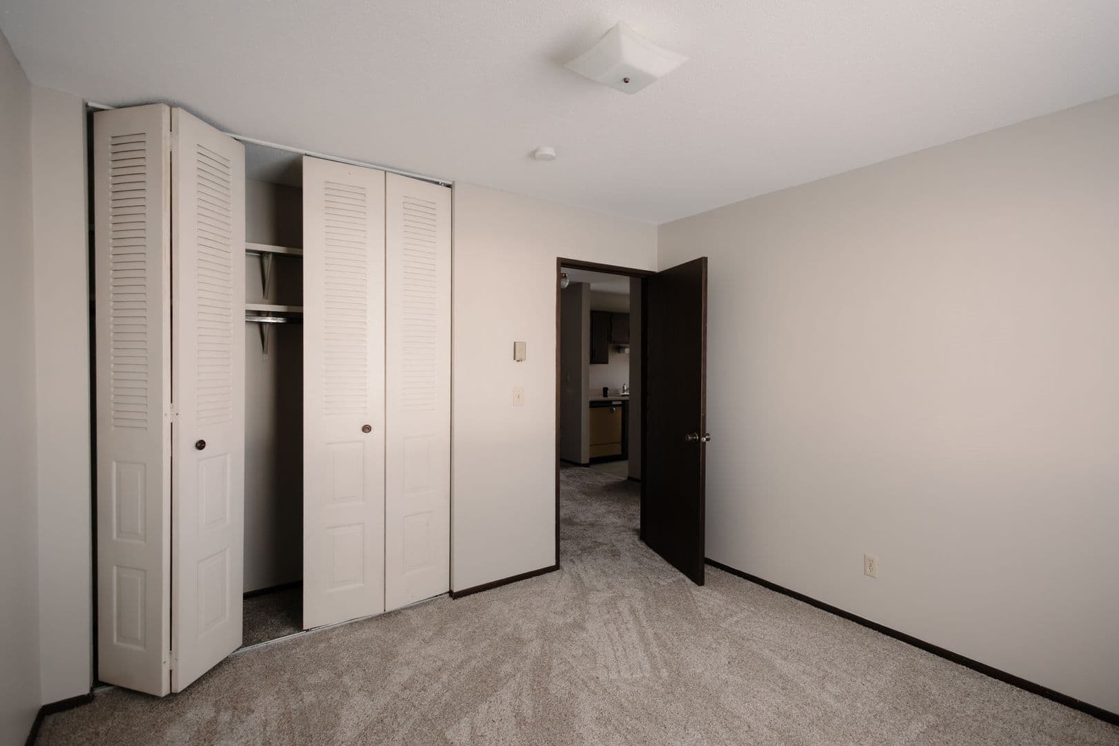 Litchfield Apartment: 810 E 2nd St