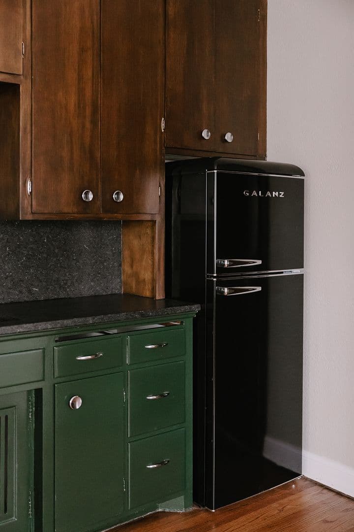 Minneapolis Apartment: 2549 Harriet Ave