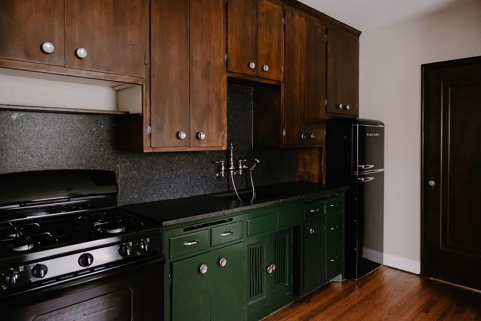 Minneapolis Apartment: 2549 Harriet Ave