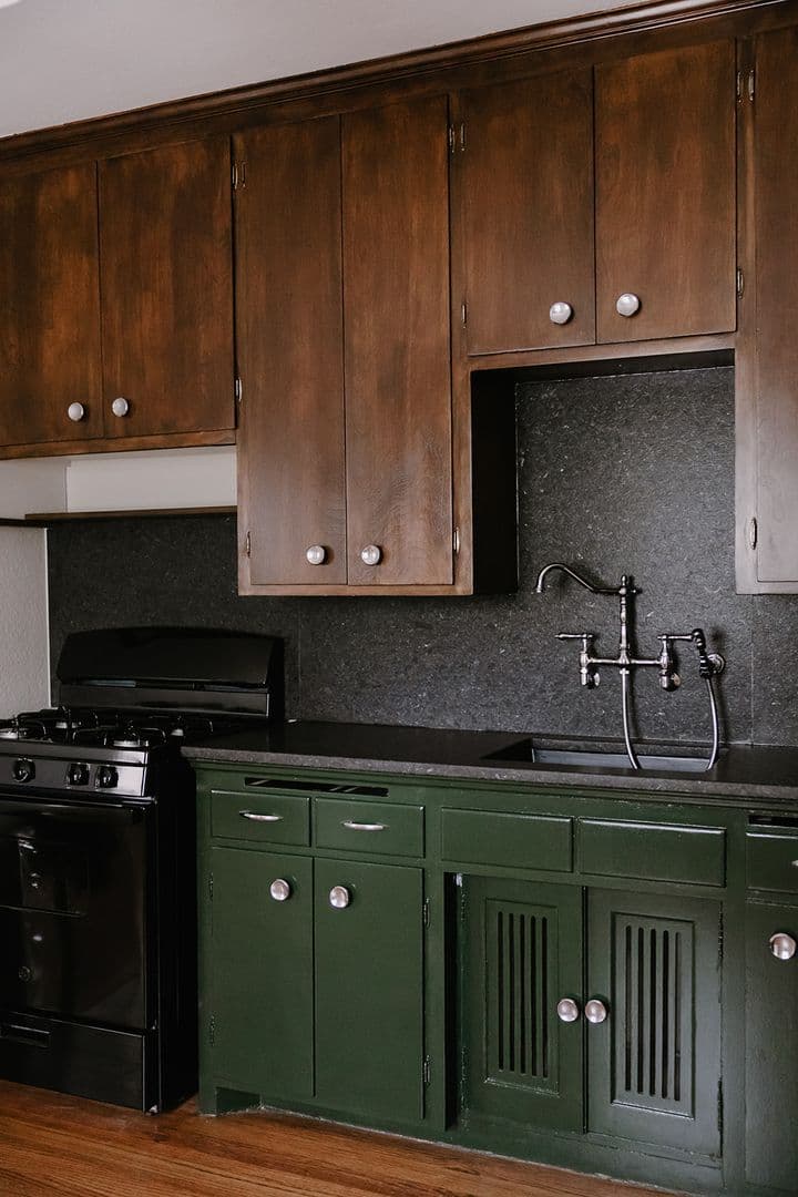 Minneapolis Apartment: 2549 Harriet Ave