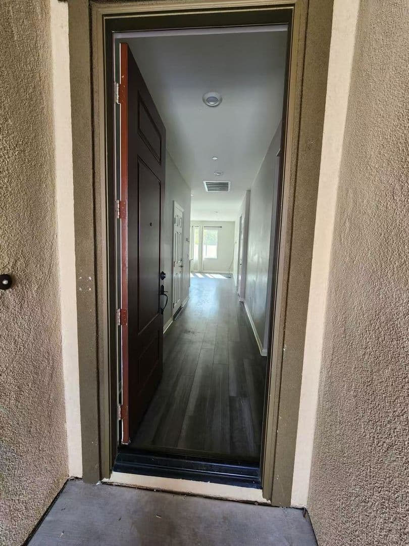 Riverside House: 20565 Lost Creek Road