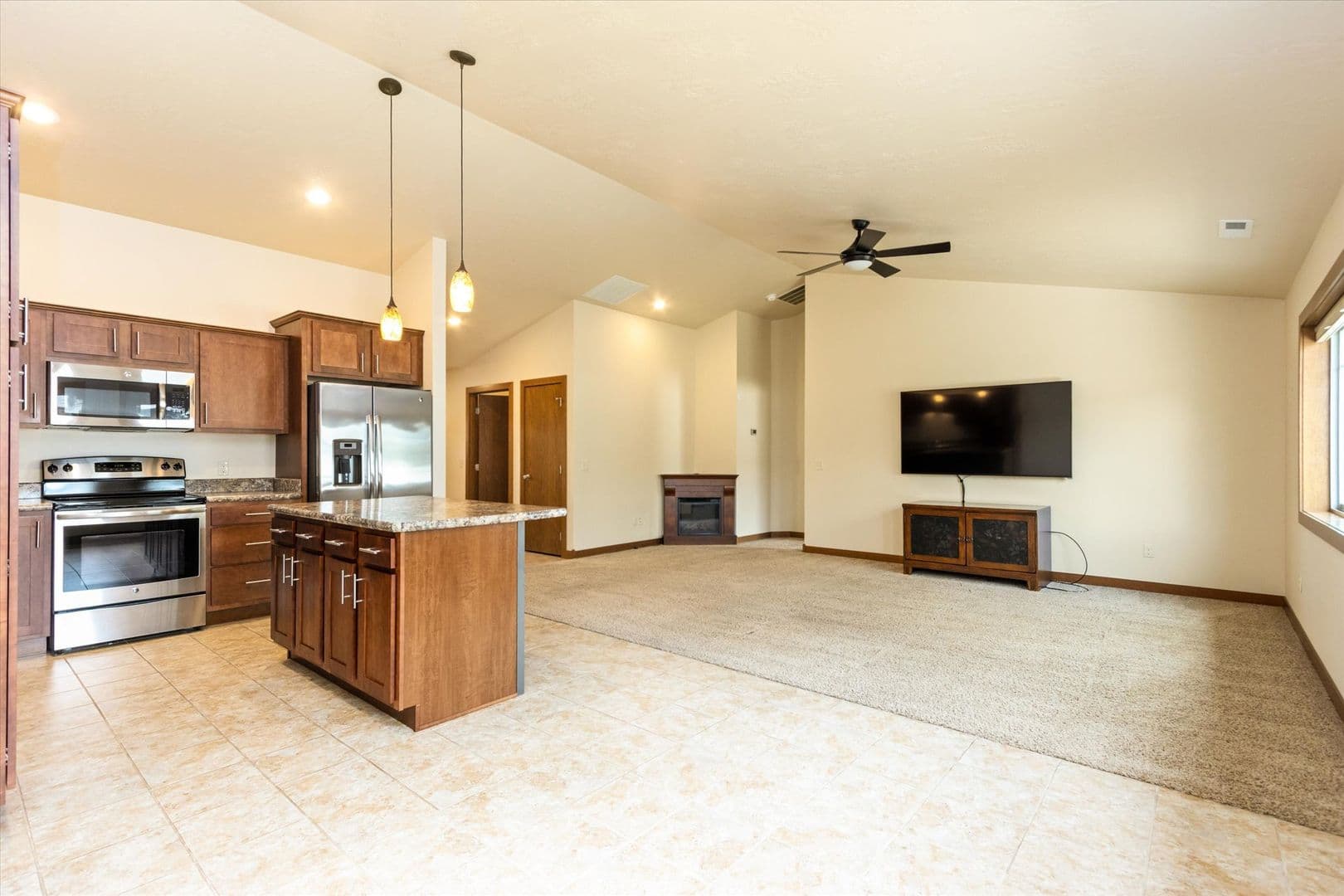 Billings House: 5933 Foxtail Loop West