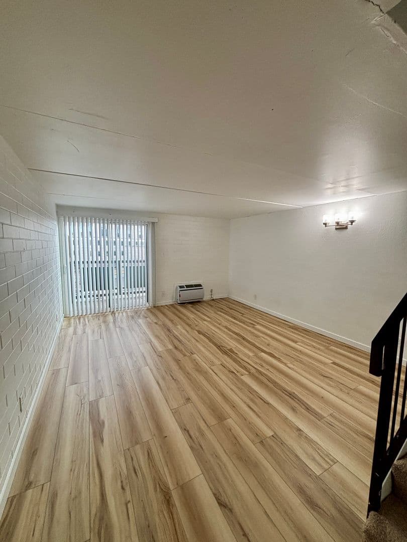 Billings Apartment: 300 N 25th ST