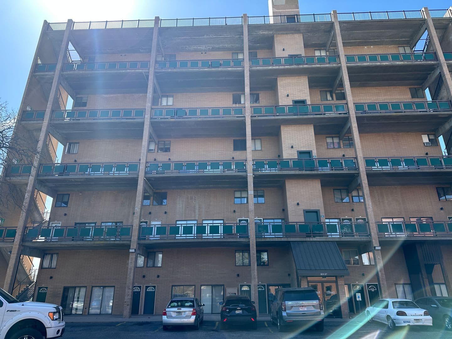 Billings Apartment: 300 N 25th ST