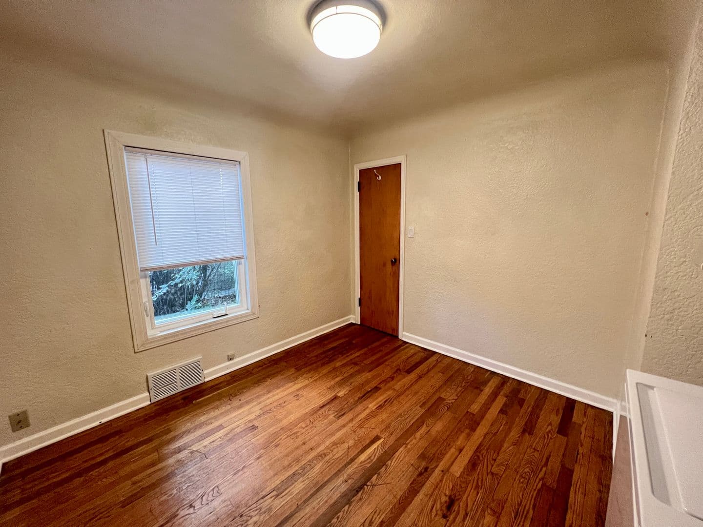 Billings Apartment: 617 & 617 1/2 Grand Ave