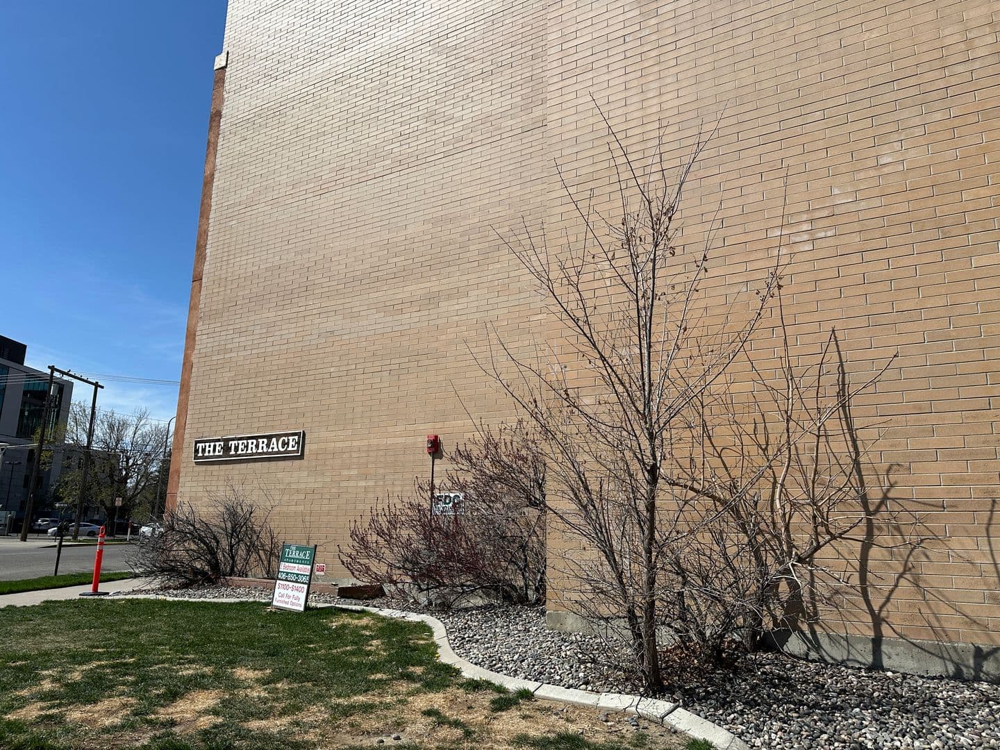 Billings Apartment: 300 N 25th ST
