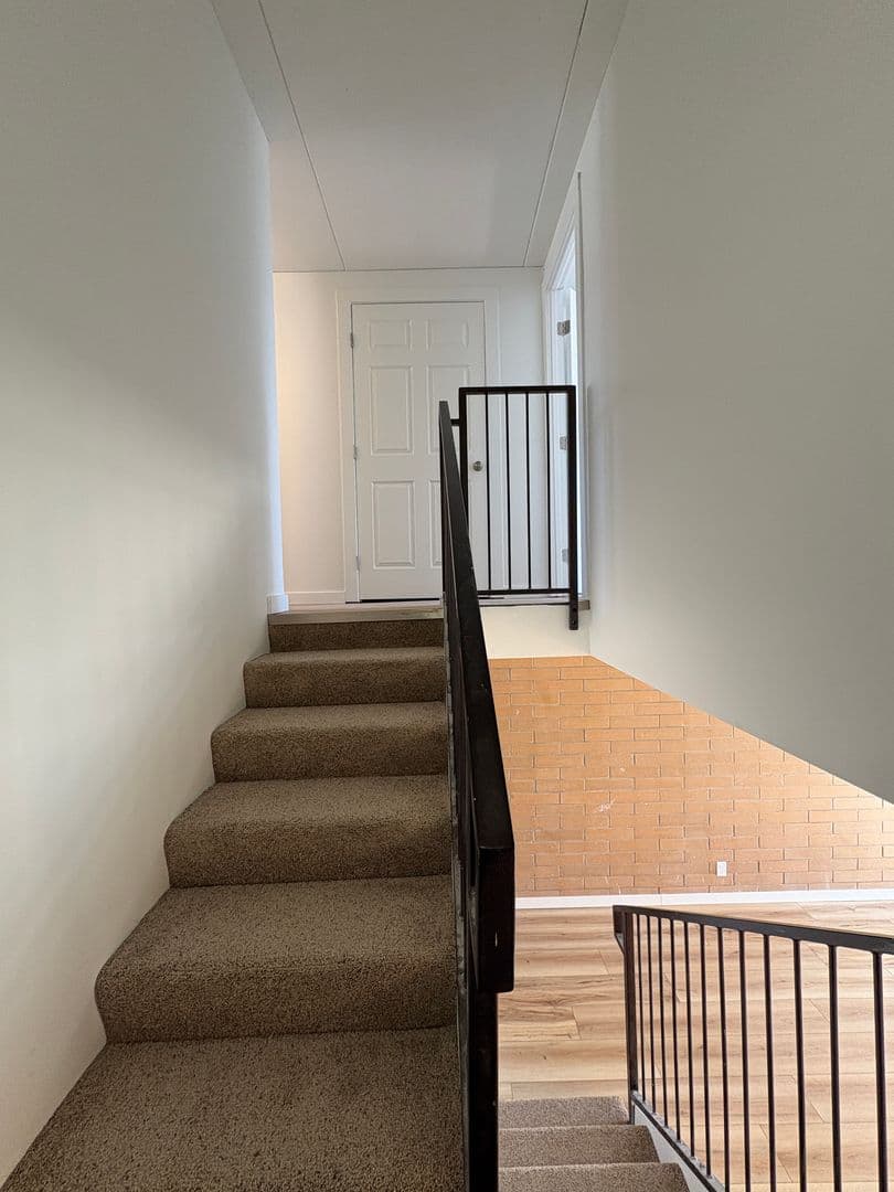 Billings Apartment: 300 N 25th ST