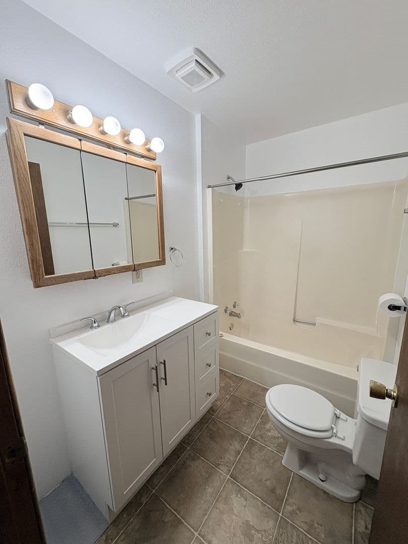Billings Apartment: 1130 Howard