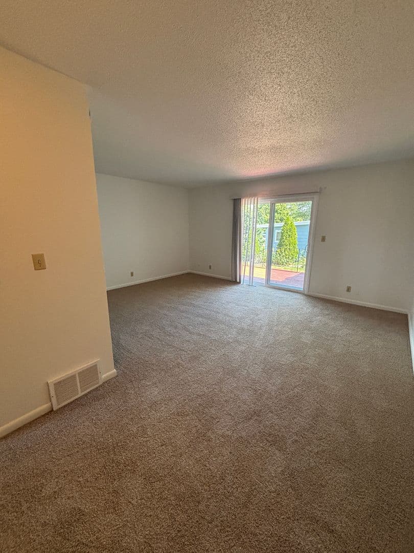 Billings Apartment: 221 21st St W Units 1-4