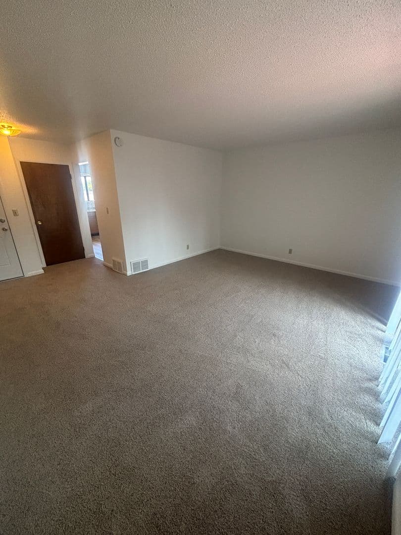 Billings Apartment: 221 21st St W Units 1-4