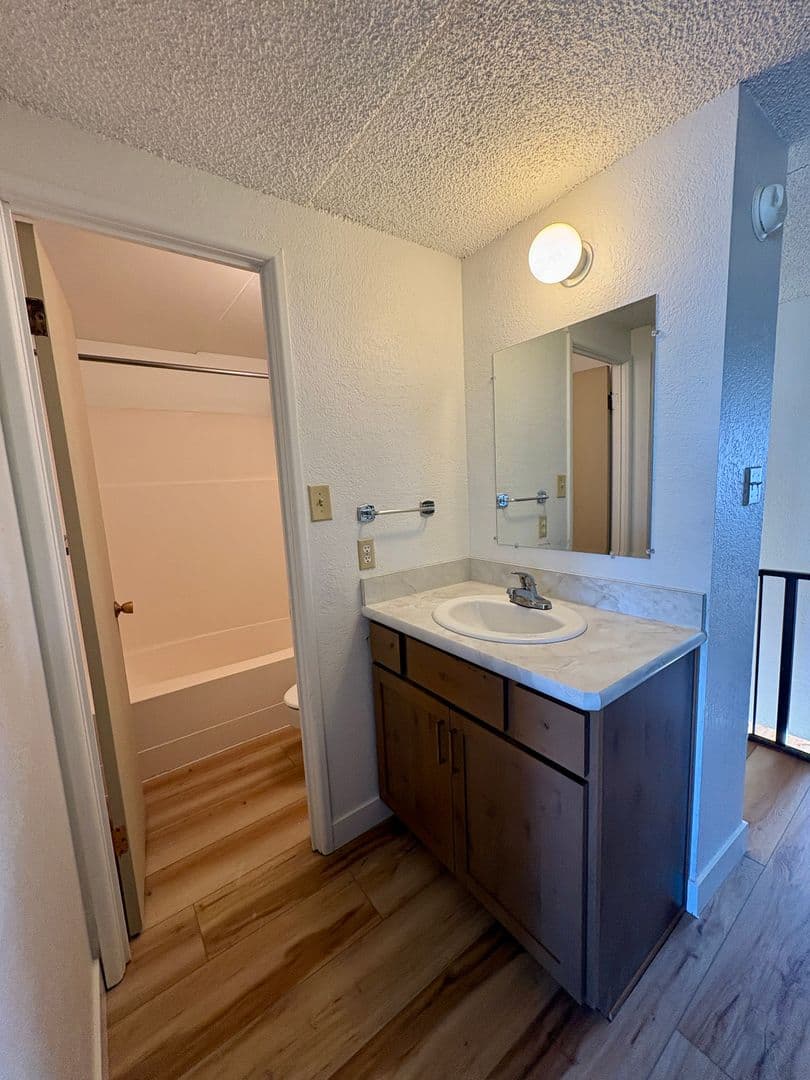 Billings Apartment: 300 N 25th ST