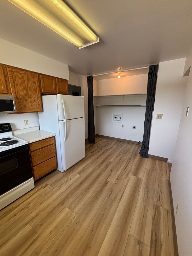 Billings Apartment: 221 21st St W Units 1-4
