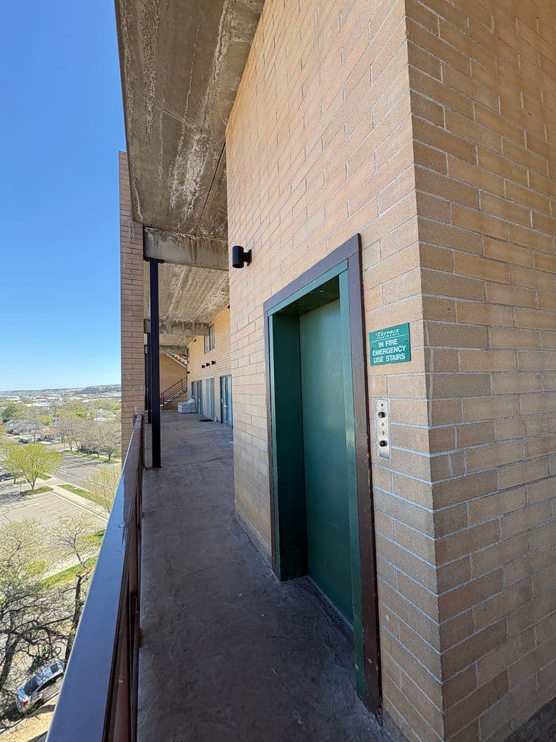 Billings Apartment: 300 N 25th ST
