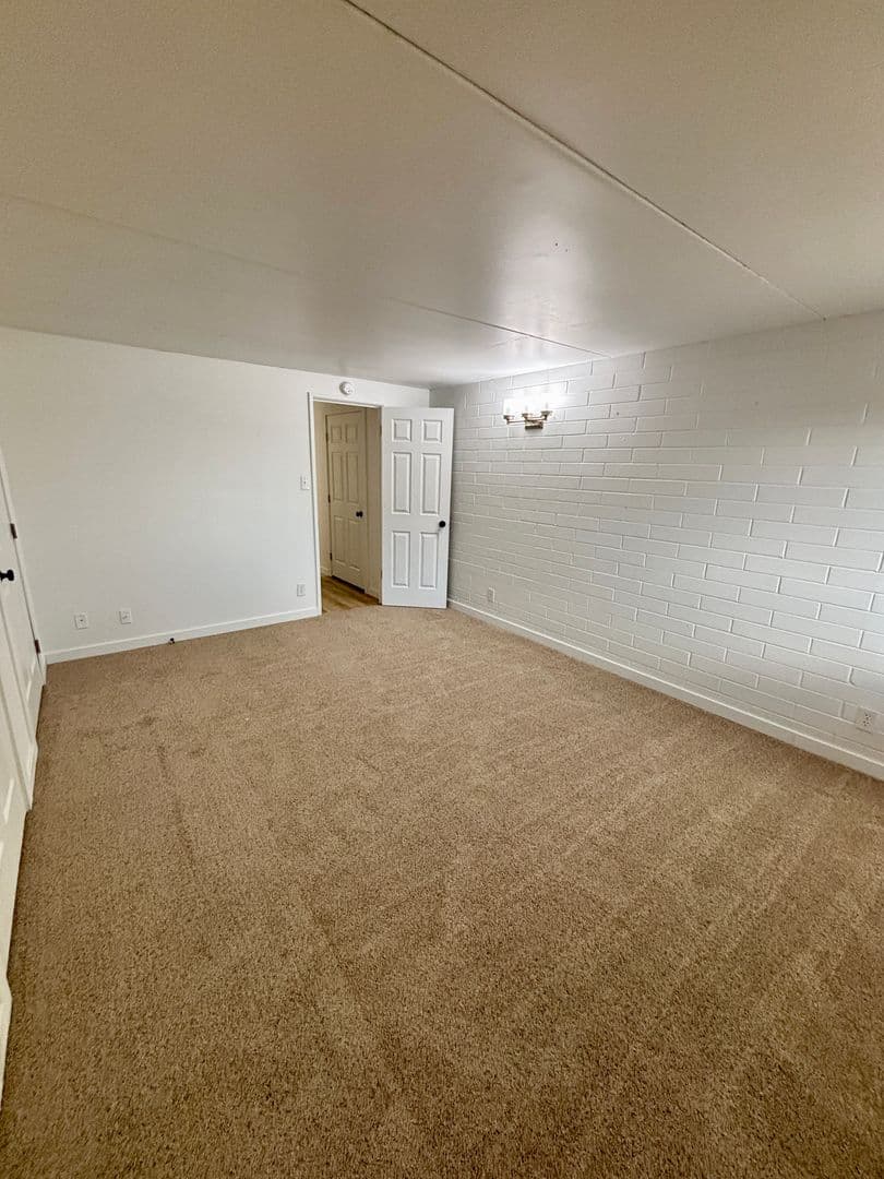 Billings Apartment: 300 N 25th ST