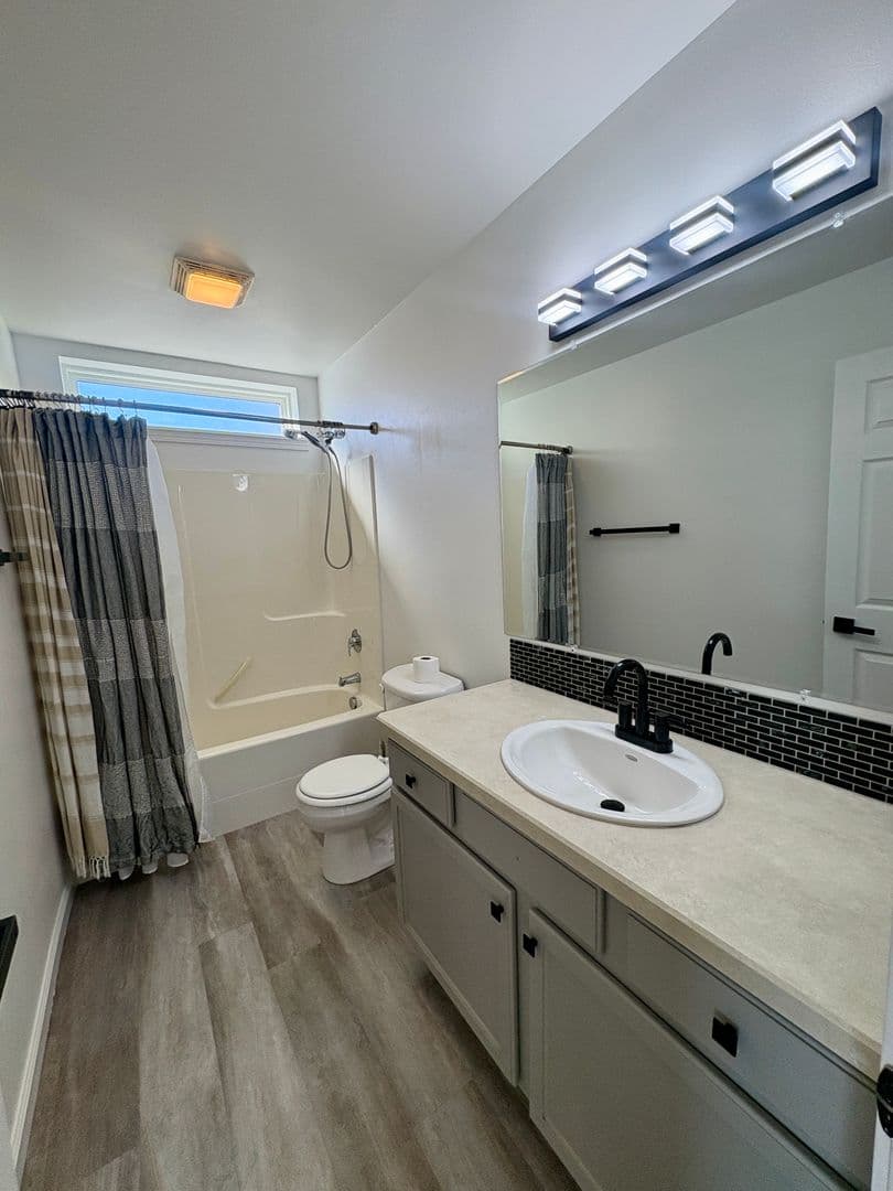 Billings House: 1679 Vuecrest Dr