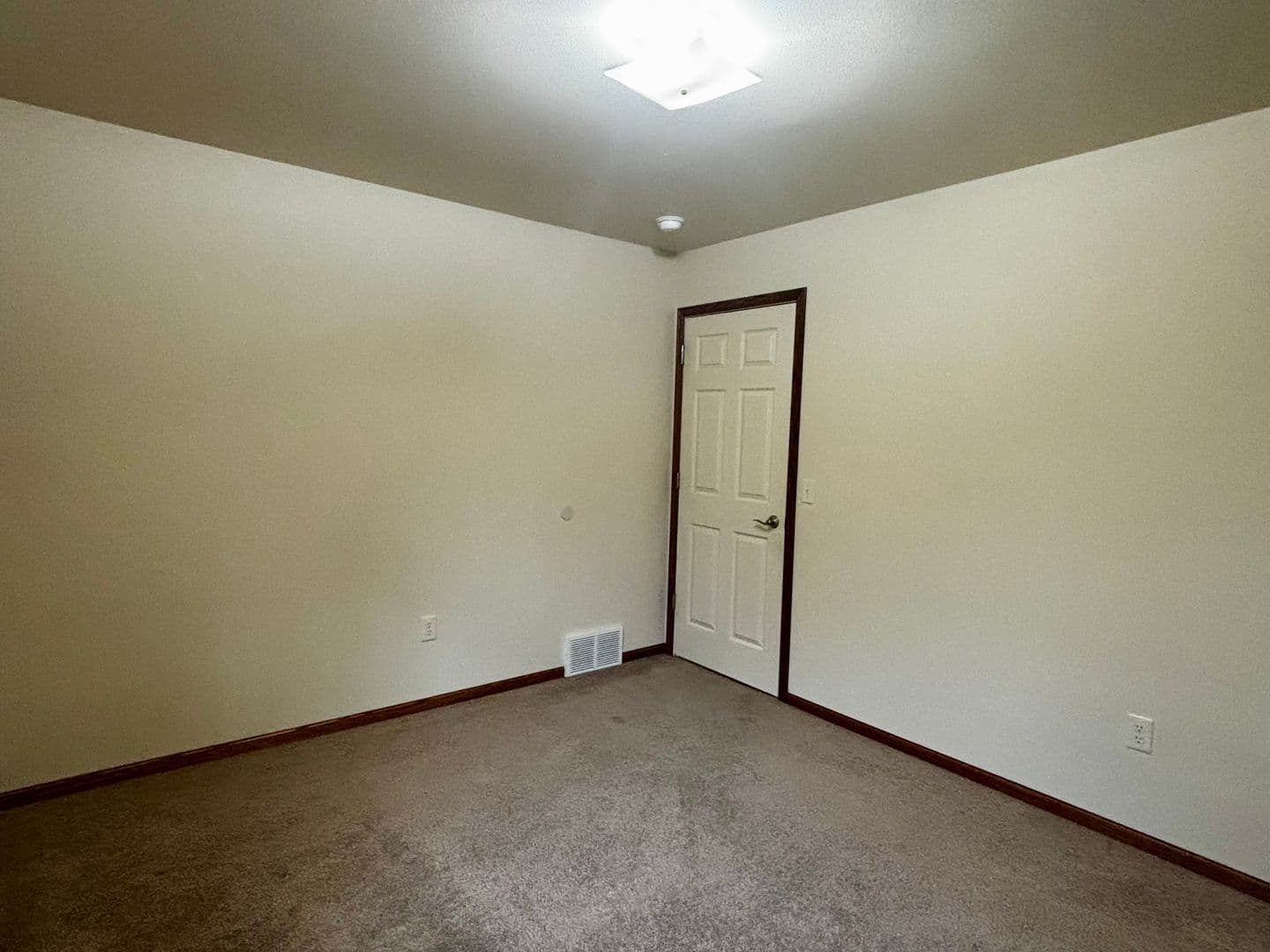 Billings Apartment: 2061-2067 Lake Hills