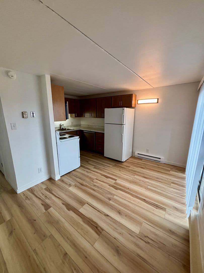 Billings Apartment: 300 N 25th ST