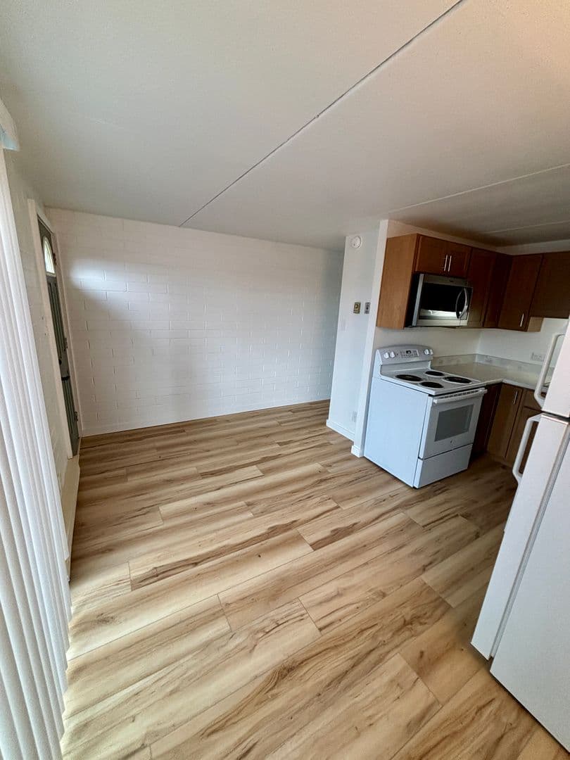 Billings Apartment: 300 N 25th ST