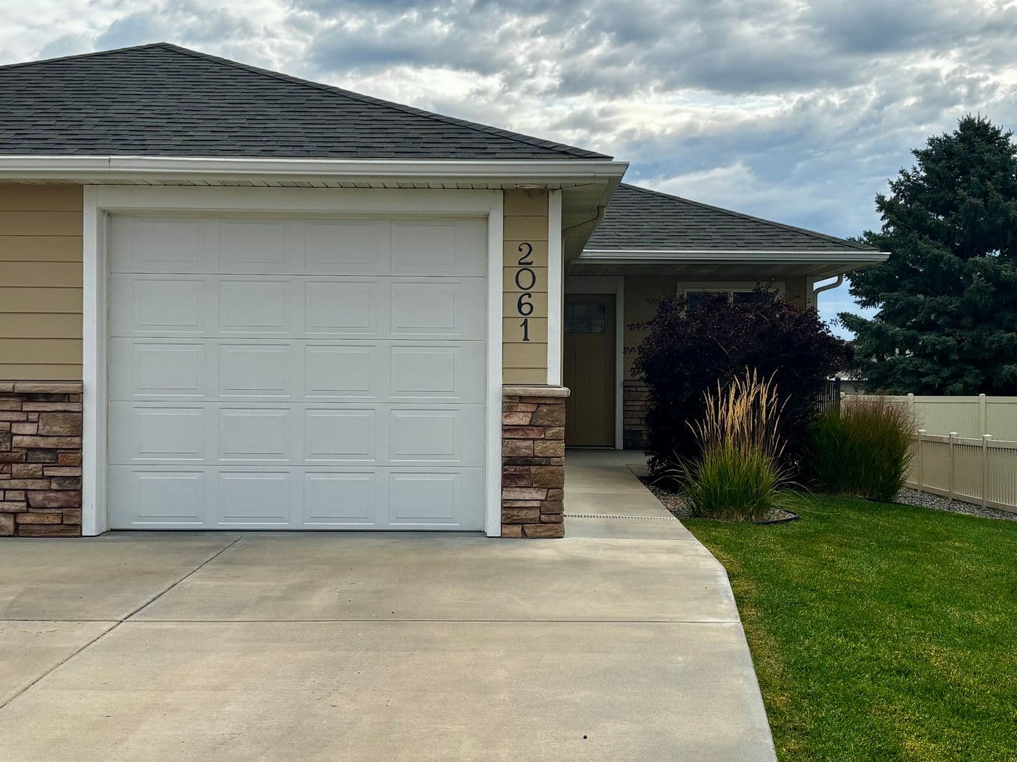 Billings Apartment: 2061-2067 Lake Hills