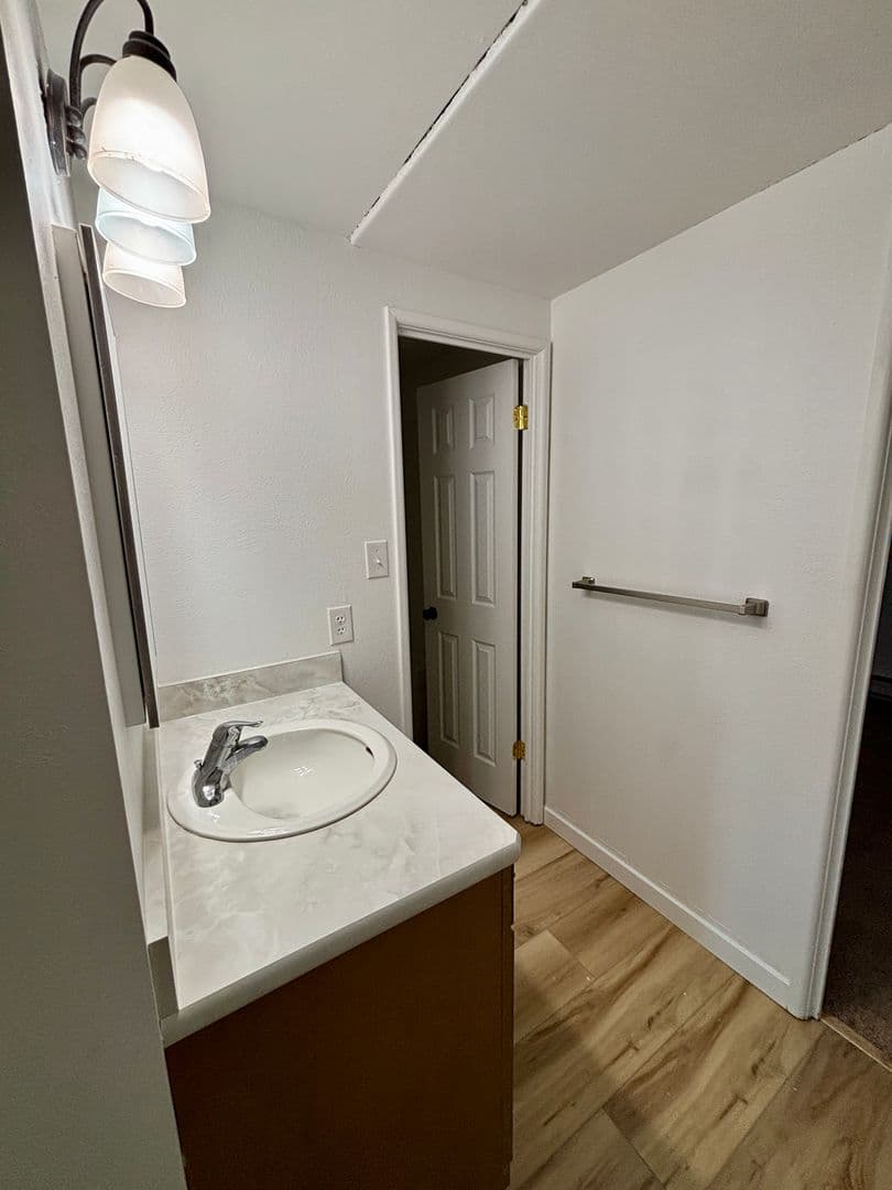 Billings Apartment: 300 N 25th ST